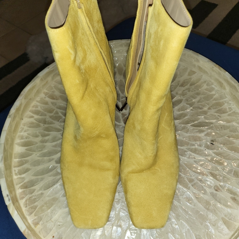Beautiful, Gently worn Yellow suede booties